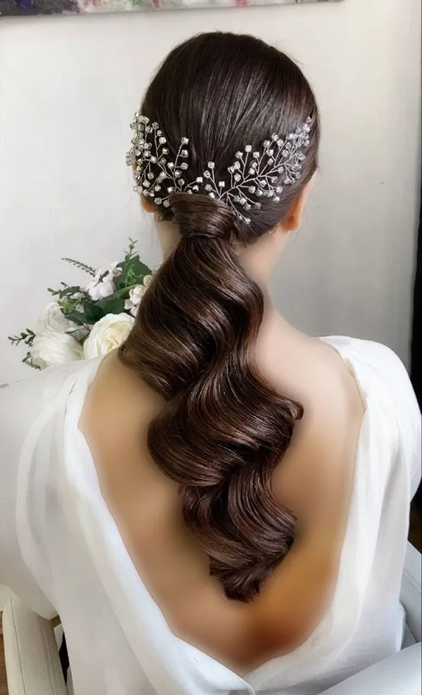 Girls curly ponytail hairstyle 27