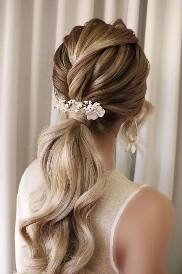 Girls curly ponytail hairstyle 28