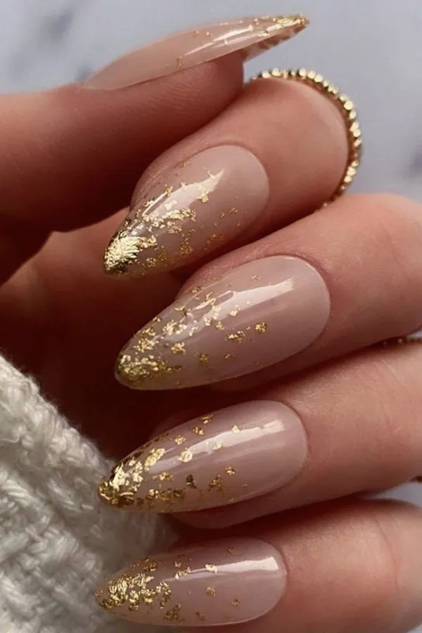 دیزاین ناخن طلایی دخترانه | 30 مدل رنگ لوکس ولاکچری برای دستات! 8 Gold nail design 30