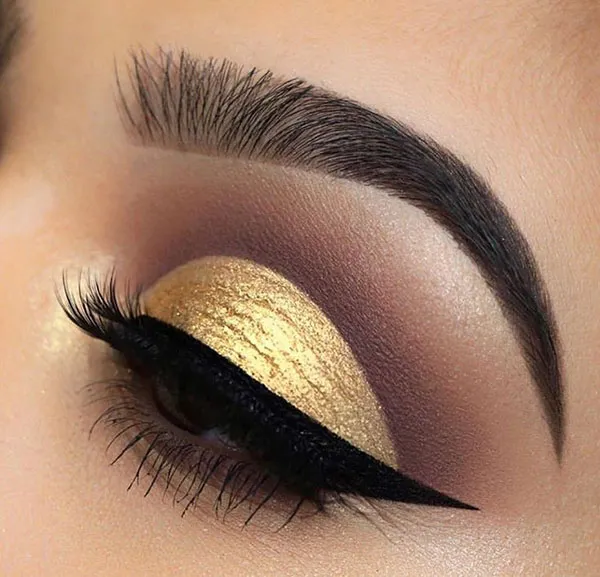 Golden eyeshadow 22