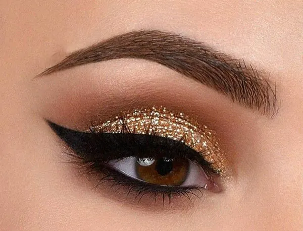 Golden eyeshadow 27