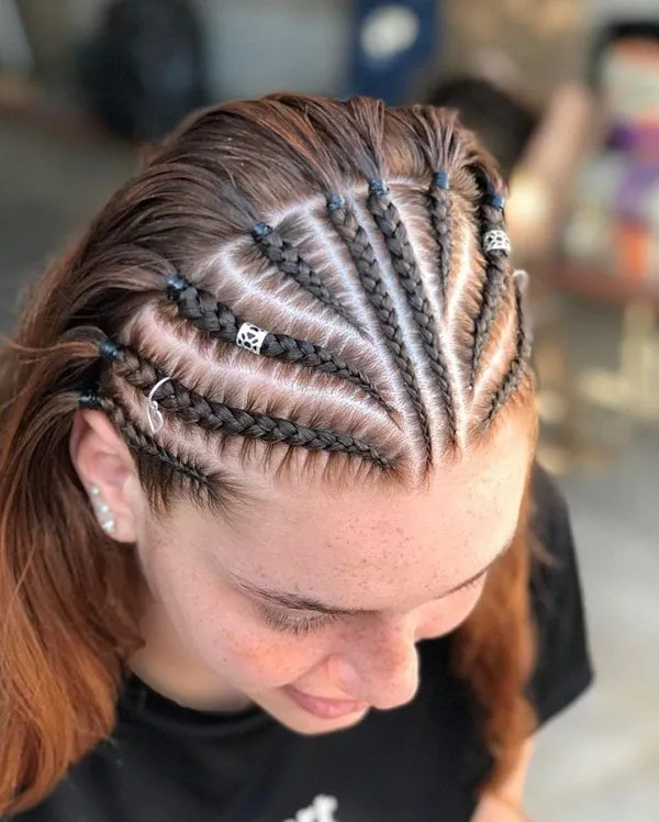 مدل بافت مو کف سری دخترانه | 37 ایده خاص و ترندی برای استایل شیک و متفاوت 2025! 17 Hair weave model on the scalp 12