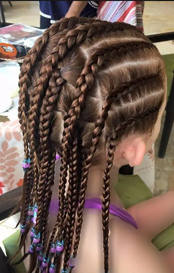 مدل بافت مو کف سری دخترانه | 37 ایده خاص و ترندی برای استایل شیک و متفاوت 2025! 21 Hair weave model on the scalp 15