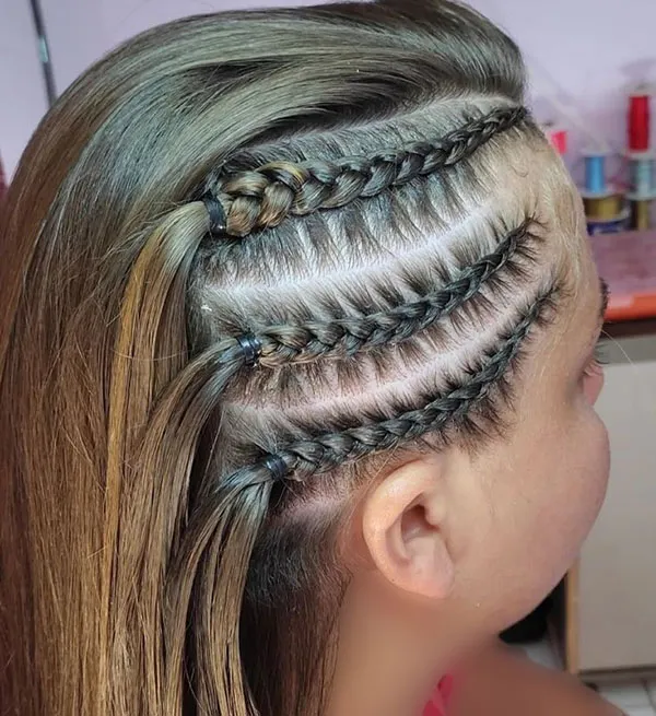 مدل بافت مو کف سری دخترانه | 37 ایده خاص و ترندی برای استایل شیک و متفاوت 2025! 23 Hair weave model on the scalp 17