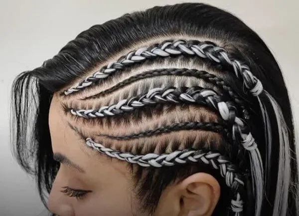 مدل بافت مو کف سری دخترانه | 37 ایده خاص و ترندی برای استایل شیک و متفاوت 2025! 27 Hair weave model on the scalp 22