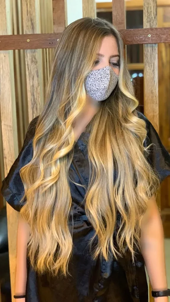 هایلایت مو عسلی دخترانه | ظاهری گرم، شیک و دخترونه برای 1404! 5 Honey hair highlights 1