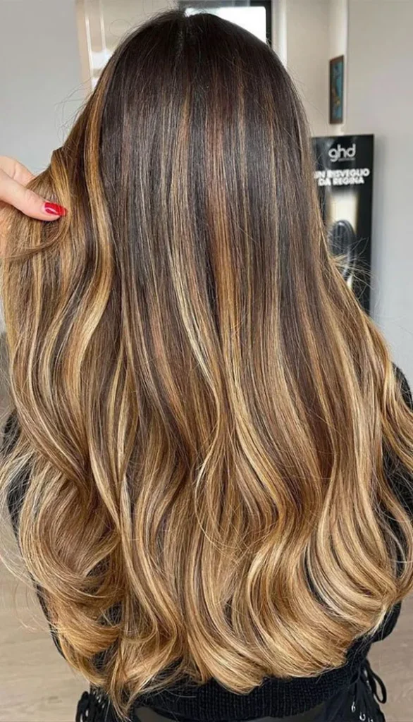 هایلایت مو عسلی دخترانه | ظاهری گرم، شیک و دخترونه برای 1404! 16 Honey hair highlights 10