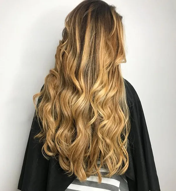 هایلایت مو عسلی دخترانه | ظاهری گرم، شیک و دخترونه برای 1404! 33 Honey hair highlights 26