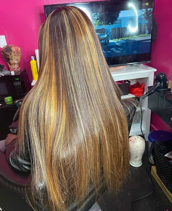 هایلایت مو عسلی دخترانه | ظاهری گرم، شیک و دخترونه برای 1404! 26 Honey hair highlights 32