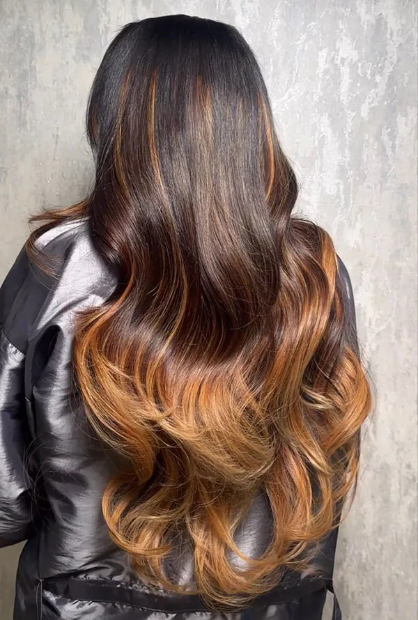 هایلایت مو عسلی دخترانه | ظاهری گرم، شیک و دخترونه برای 1404! 29 Honey hair highlights 33