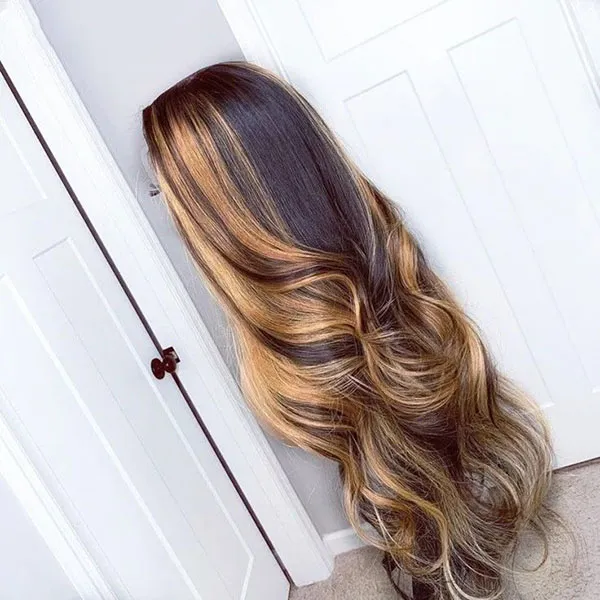 هایلایت مو عسلی دخترانه | ظاهری گرم، شیک و دخترونه برای 1404! 8 Honey hair highlights 4