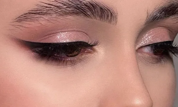 مدل میکاپ چشم لایت دخترانه | 25 مدل ترندی و خاص که همین الان باید ببینی! 26 Light eye makeup 22