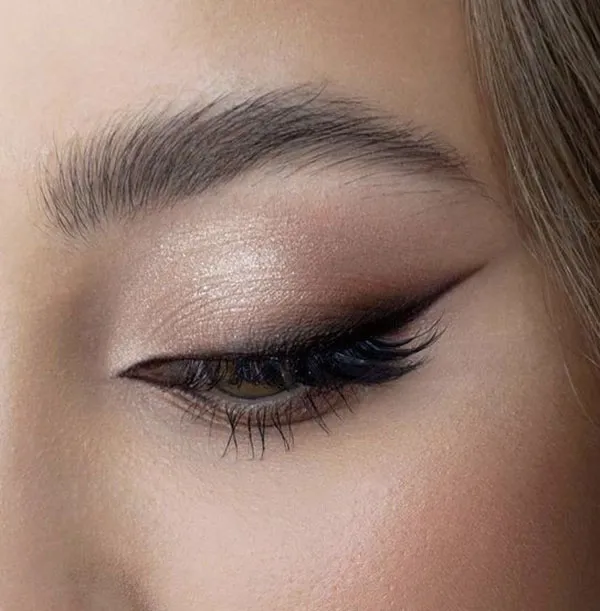 مدل میکاپ چشم لایت دخترانه | 25 مدل ترندی و خاص که همین الان باید ببینی! 27 Light eye makeup 23