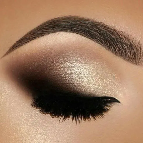 جدیدترین میکاپ با چشم بسته 1404؛ چالش جذاب و پرخنده این روزهای شبکههای اجتماعی ! 5 Makeup with eyes closed 1