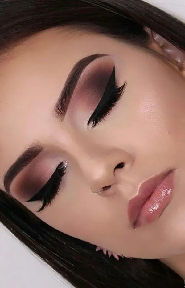 جدیدترین میکاپ با چشم بسته 1404؛ چالش جذاب و پرخنده این روزهای شبکههای اجتماعی ! 14 Makeup with eyes closed 12