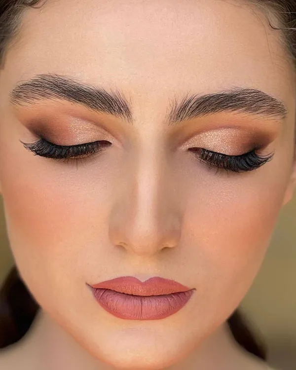 جدیدترین میکاپ با چشم بسته 1404؛ چالش جذاب و پرخنده این روزهای شبکههای اجتماعی ! 18 Makeup with eyes closed 17