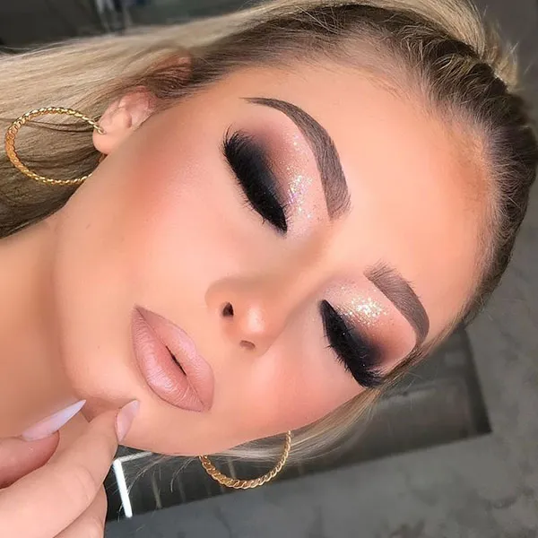جدیدترین میکاپ با چشم بسته 1404؛ چالش جذاب و پرخنده این روزهای شبکههای اجتماعی ! 27 Makeup with eyes closed 23