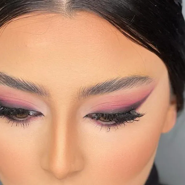 جدیدترین میکاپ با چشم بسته 1404؛ چالش جذاب و پرخنده این روزهای شبکههای اجتماعی ! 8 Makeup with eyes closed 4