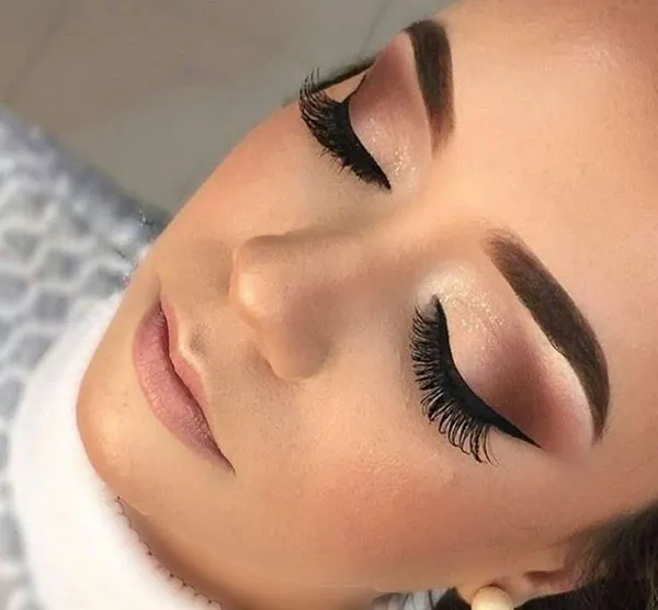 جدیدترین میکاپ با چشم بسته 1404؛ چالش جذاب و پرخنده این روزهای شبکههای اجتماعی ! 11 Makeup with eyes closed 8