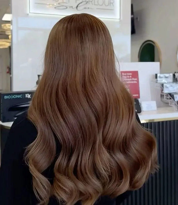 رنگ مو موکا بدون دکلره دخترانه 1404 | رنگ گرمی که این روزا خیلی ترنده! 27 Mocha hair color without bleach 26