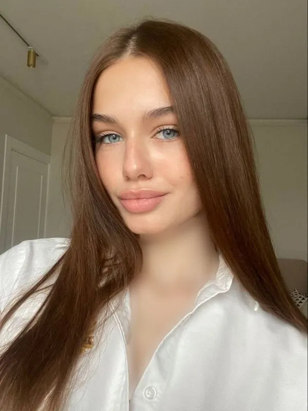 رنگ مو موکا بدون دکلره دخترانه 1404 | رنگ گرمی که این روزا خیلی ترنده! 6 Mocha hair color without bleach 4