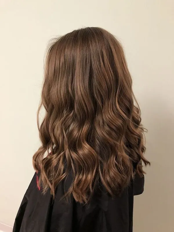 رنگ مو موکا بدون دکلره دخترانه 1404 | رنگ گرمی که این روزا خیلی ترنده! 34 Mocha hair color without bleach 5
