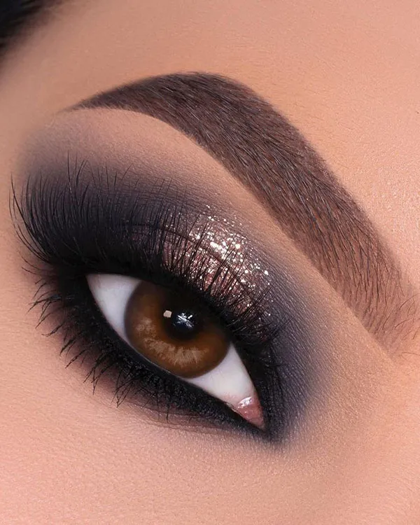 Navy blue eyeshadow 17
