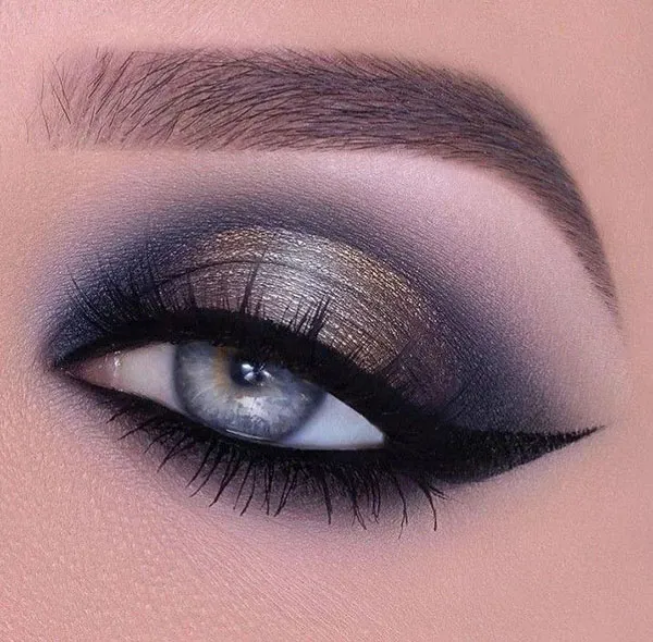 Navy blue eyeshadow 27