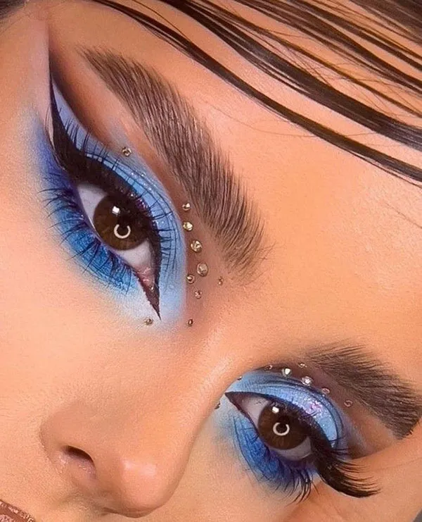 مدل آرایش چشم جدید و شیک دخترانه | ترندهای جذاب 2025 از مینیمال تا فانتزی! 17 New eye makeup 14 1