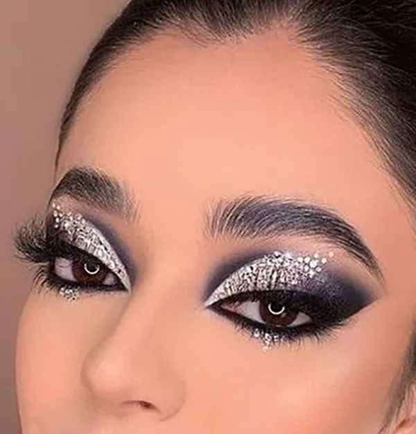 مدل آرایش چشم جدید و شیک دخترانه | ترندهای جذاب 2025 از مینیمال تا فانتزی! 19 New eye makeup 16 1