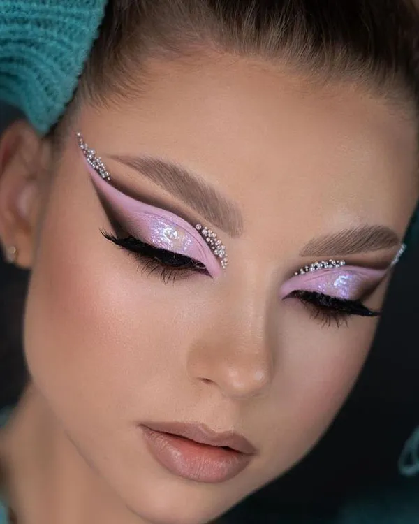 مدل آرایش چشم جدید و شیک دخترانه | ترندهای جذاب 2025 از مینیمال تا فانتزی! 21 New eye makeup 18 1