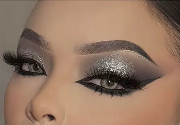 مدل آرایش چشم جدید و شیک دخترانه | ترندهای جذاب 2025 از مینیمال تا فانتزی! 5 New eye makeup 2 1