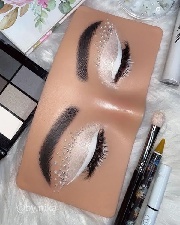 مدل آرایش چشم جدید و شیک دخترانه | ترندهای جذاب 2025 از مینیمال تا فانتزی! 26 New eye makeup 24 1