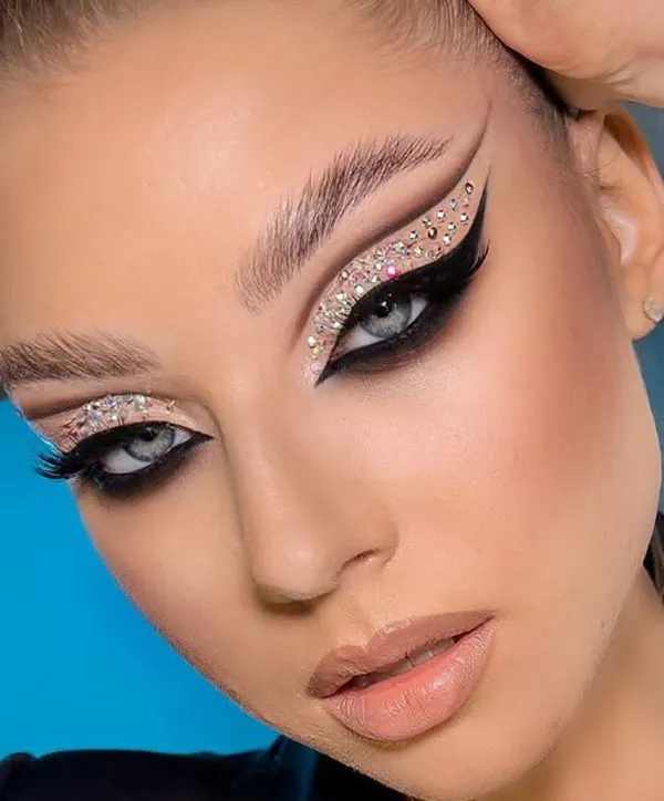 مدل آرایش چشم جدید و شیک دخترانه | ترندهای جذاب 2025 از مینیمال تا فانتزی! 29 New eye makeup 26 1