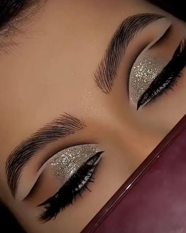 مدل آرایش چشم جدید و شیک دخترانه | ترندهای جذاب 2025 از مینیمال تا فانتزی! 30 New eye makeup 27 1
