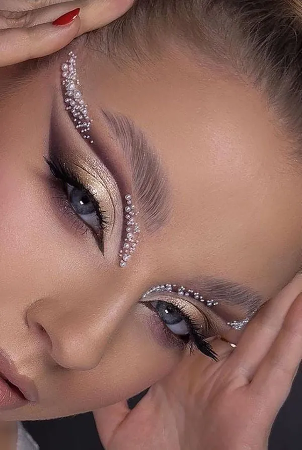 مدل آرایش چشم جدید و شیک دخترانه | ترندهای جذاب 2025 از مینیمال تا فانتزی! 32 New eye makeup 28 1