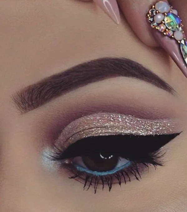 مدل آرایش چشم جدید و شیک دخترانه | ترندهای جذاب 2025 از مینیمال تا فانتزی! 6 New eye makeup 3 1