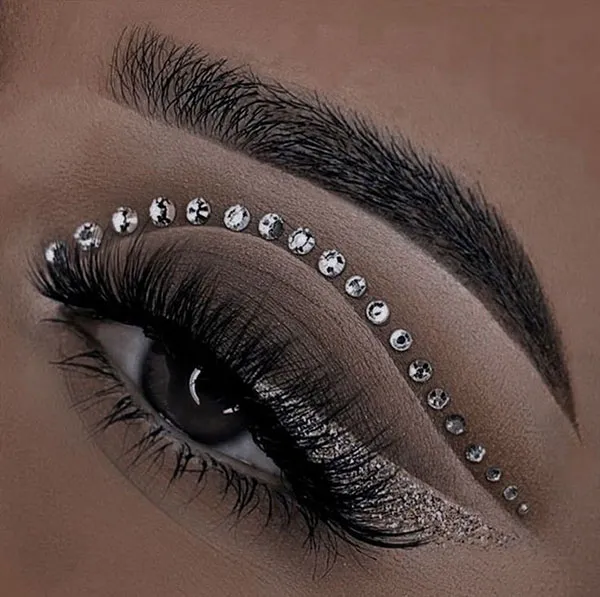مدل آرایش چشم جدید و شیک دخترانه | ترندهای جذاب 2025 از مینیمال تا فانتزی! 9 New eye makeup 5 1