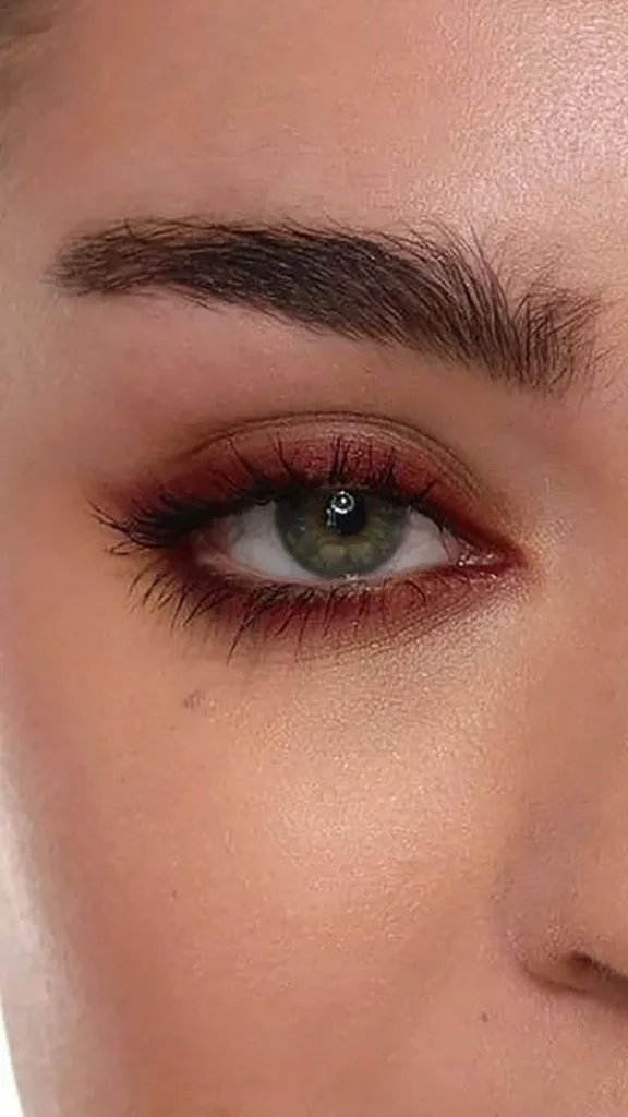 مدل سایه چشم قرمز دخترونه؛ جسورانه ترین ترند میکاپ 2025! 17 Red eye shadow 14
