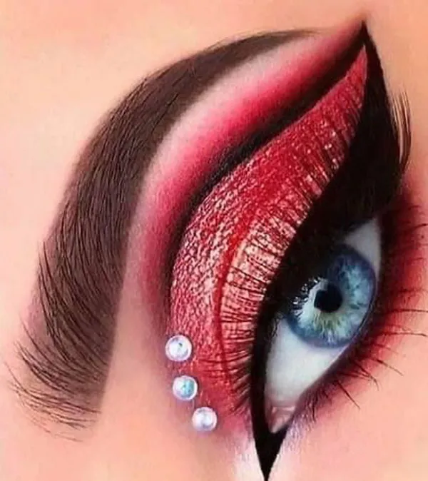 مدل سایه چشم قرمز دخترونه؛ جسورانه ترین ترند میکاپ 2025! 10 Red eye shadow 7