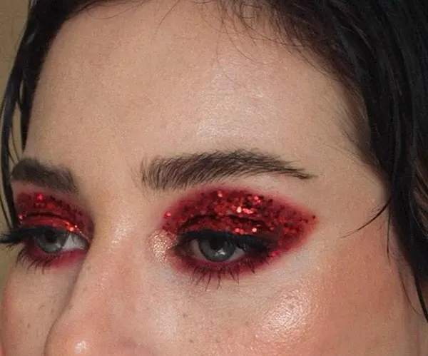 مدل سایه چشم قرمز دخترونه؛ جسورانه ترین ترند میکاپ 2025! 12 Red eye shadow 9