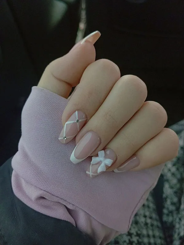 مدل ناخن گلدونی کوتاه دخترانه جدید 2025 | ساده، خاص و همیشه ترند! 18 Short flower nail design for girls 14