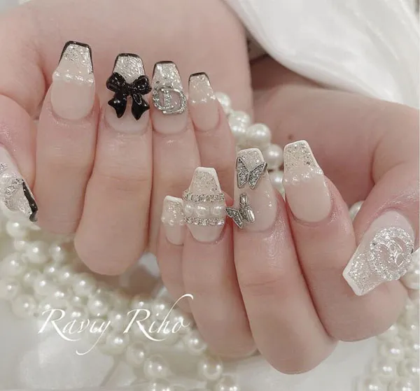 مدل ناخن گلدونی کوتاه دخترانه جدید 2025 | ساده، خاص و همیشه ترند! 35 Short flower nail design for girls 27