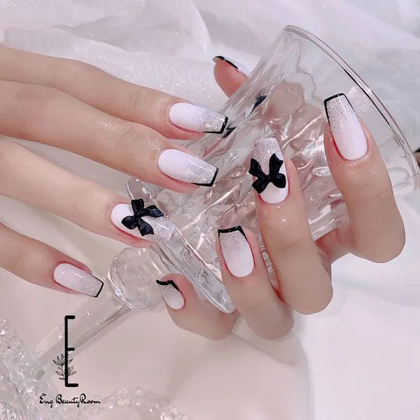مدل ناخن گلدونی کوتاه دخترانه جدید 2025 | ساده، خاص و همیشه ترند! 31 Short flower nail design for girls 30
