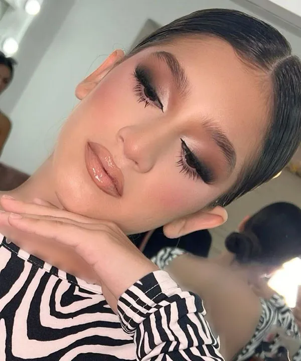 Smokey Light Makeup 1