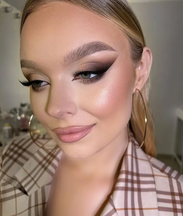 Smokey Light Makeup 15