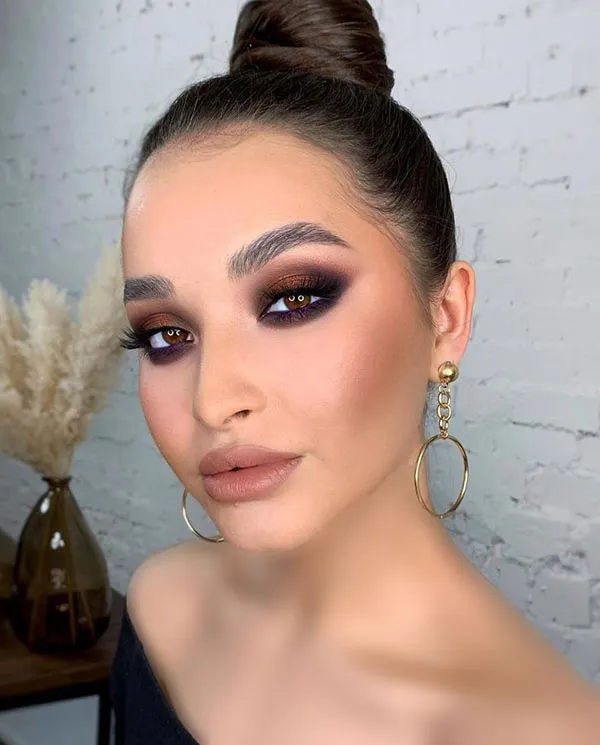 Smokey Light Makeup 17