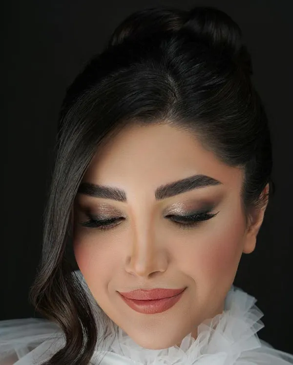 Smokey Light Makeup 18