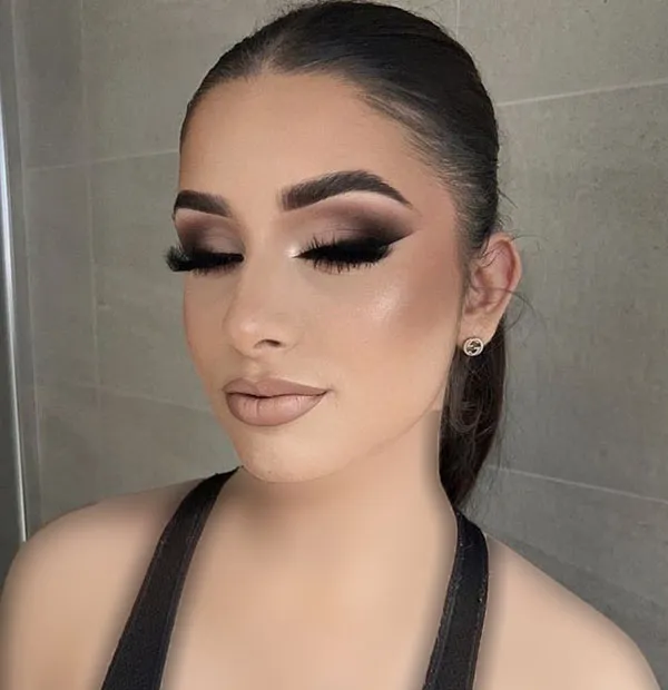 Smokey Light Makeup 19