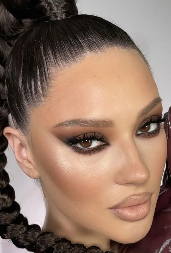 Smokey Light Makeup 22